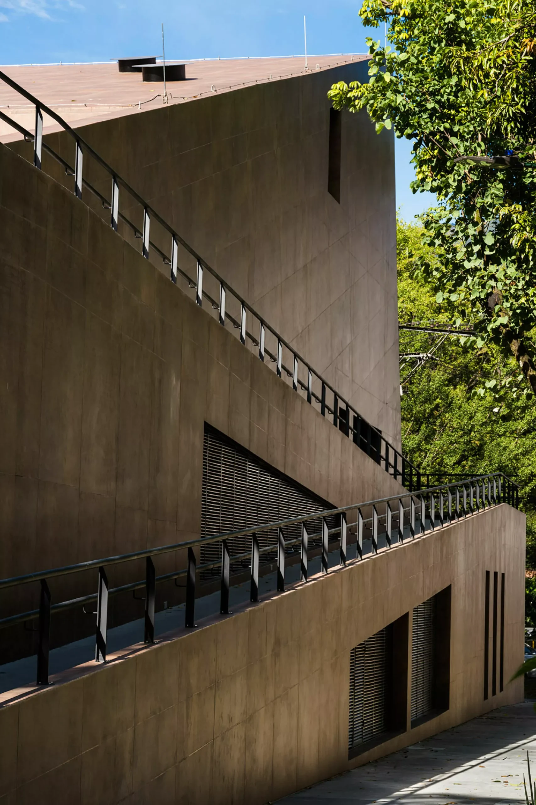 Kulturní park Otraparte – když velkoformátová keramika vytváří citlivou moderní architekturu